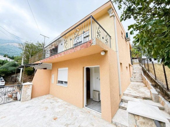 House with Sea View in Sutomore
