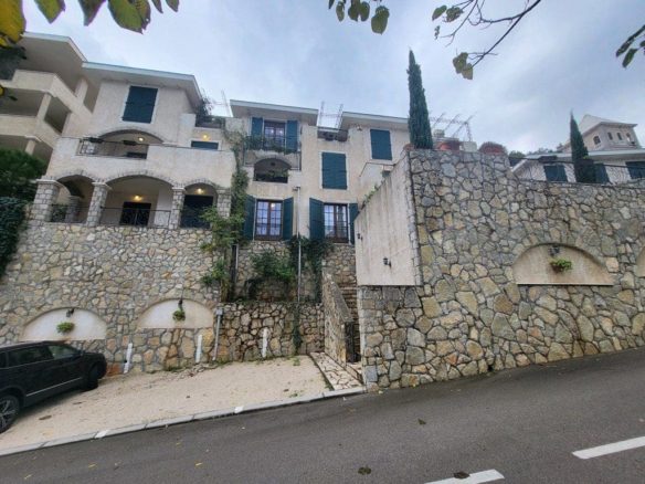 Luxury 3-Bedroom Apartment in Kostanjica Kotor