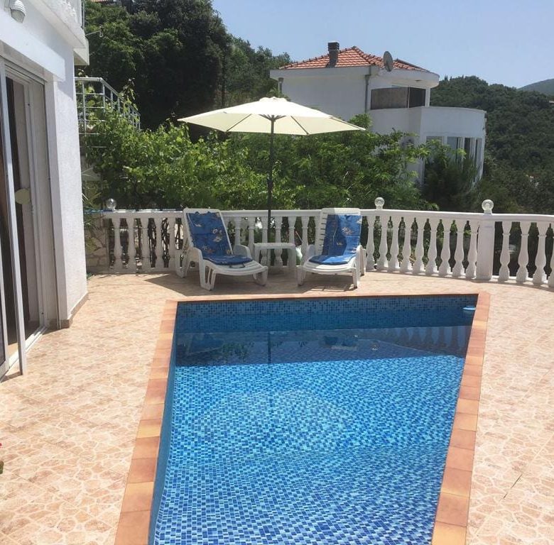 Charming 3-Bedroom Villa for Sale in Ulcinj - Kruce with Pool & Sea View — Montenegro