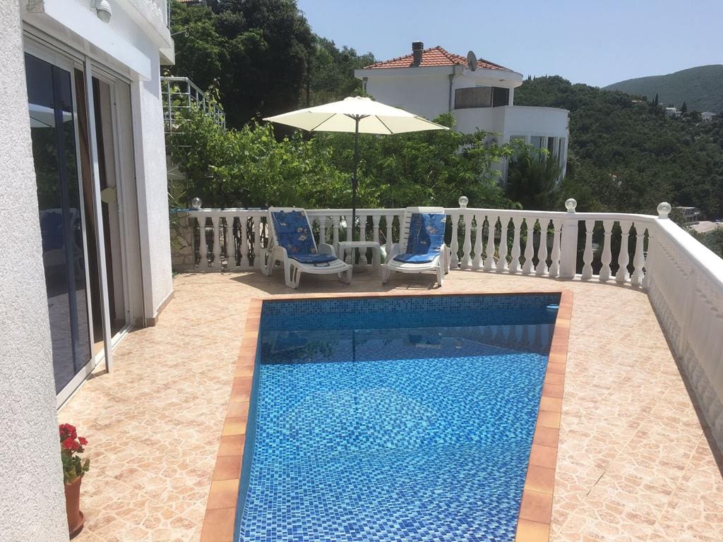 Charming 3-Bedroom Villa for Sale in Ulcinj - Kruce with Pool & Sea View — Montenegro