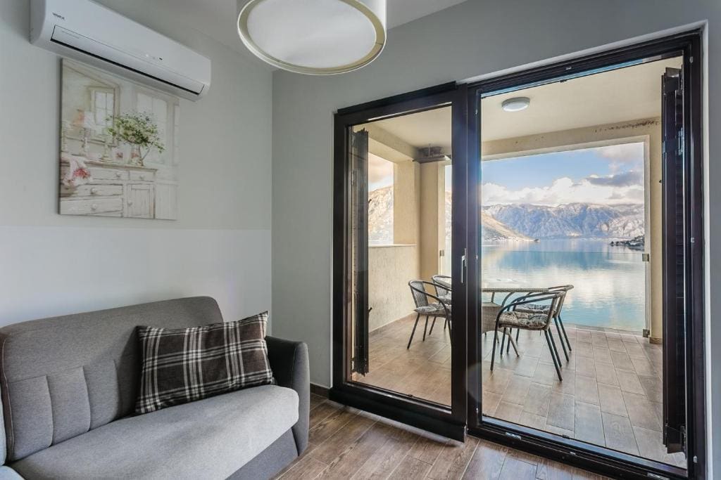 Mini Hotel Kotor Bay – Anahtar Teslim Deniz Manzaralı İşletme Satılık, Morinj — Karadağ