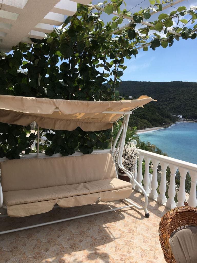 Charming 3-Bedroom Villa for Sale in Ulcinj - Kruce with Pool & Sea View — Montenegro