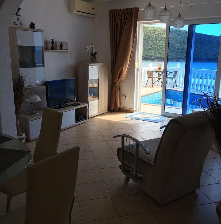 Charming 3-Bedroom Villa for Sale in Ulcinj - Kruce with Pool & Sea View — Montenegro
