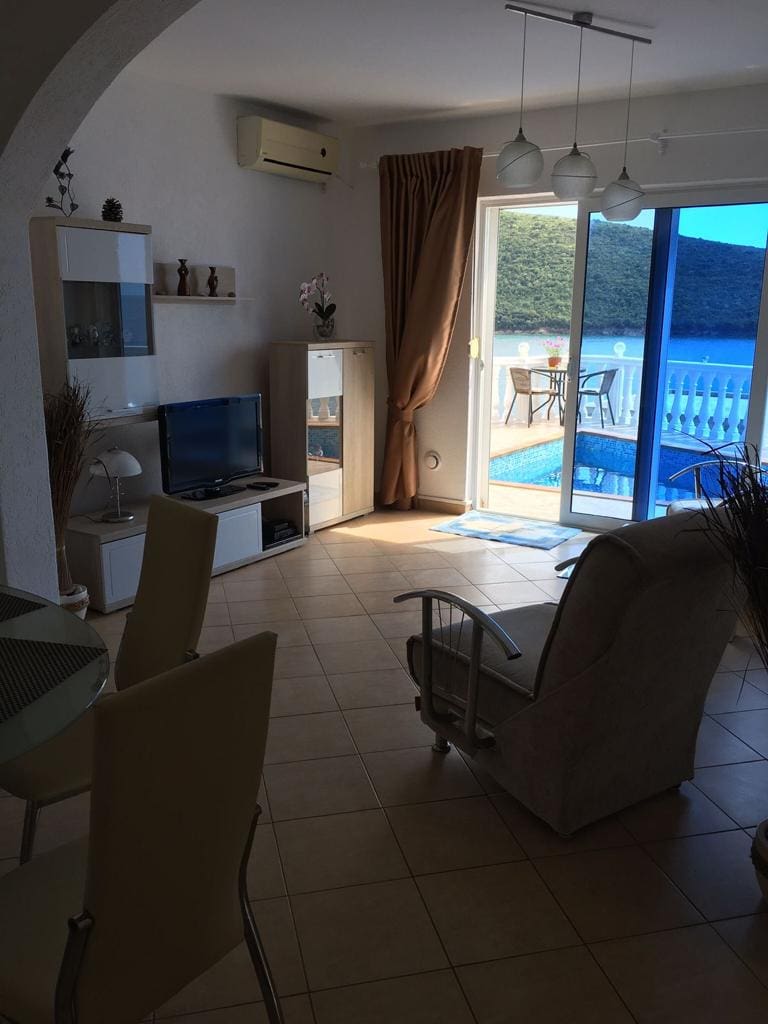 Charming 3-Bedroom Villa for Sale in Ulcinj - Kruce with Pool & Sea View — Montenegro