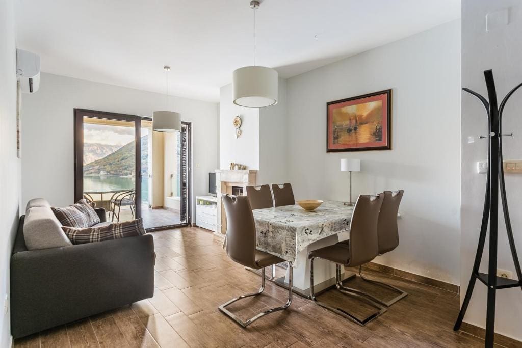 Mini Hotel Kotor Bay – Anahtar Teslim Deniz Manzaralı İşletme Satılık, Morinj — Karadağ