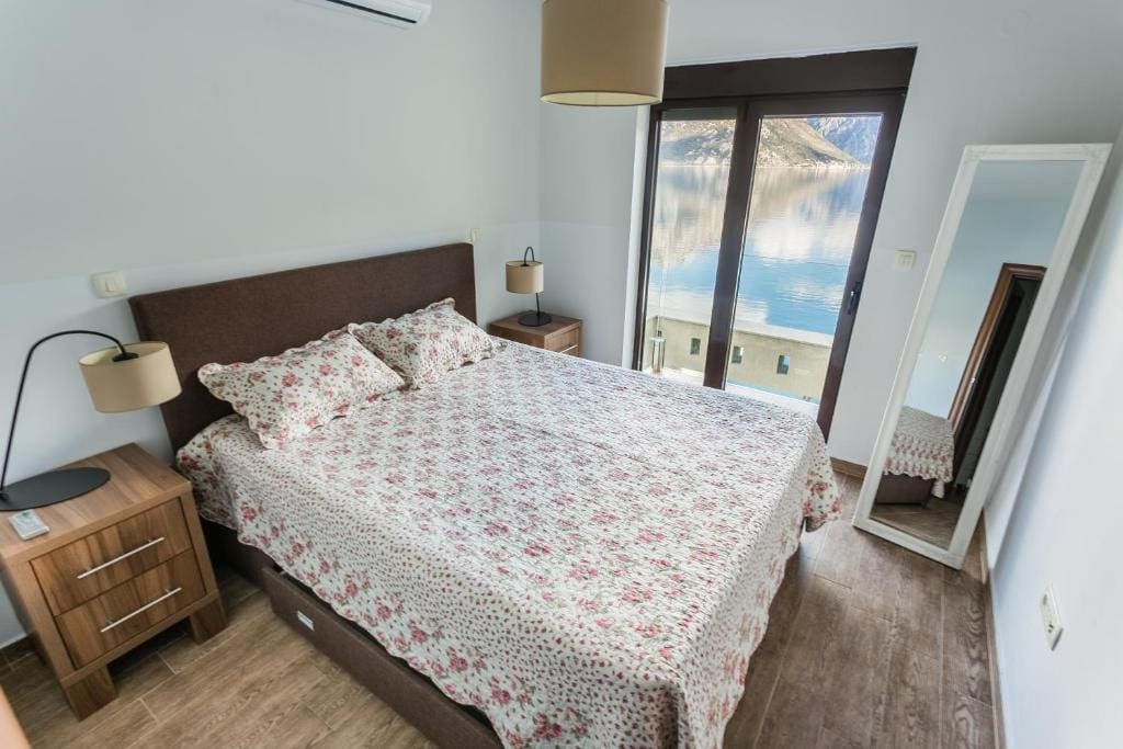 Mini Hotel Kotor Bay – Anahtar Teslim Deniz Manzaralı İşletme Satılık, Morinj — Karadağ