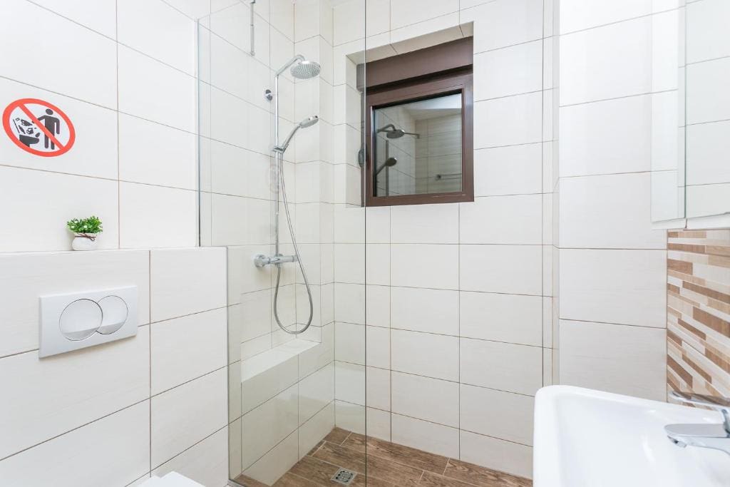 Mini Hotel Kotor Bay – Anahtar Teslim Deniz Manzaralı İşletme Satılık, Morinj — Karadağ