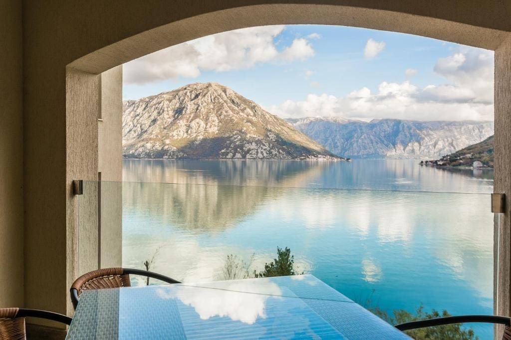 Mini Hotel Kotor Bay – Anahtar Teslim Deniz Manzaralı İşletme Satılık, Morinj — Karadağ