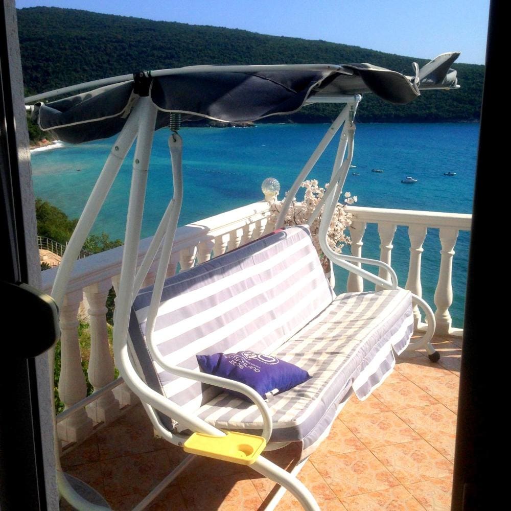 Charming 3-Bedroom Villa for Sale in Ulcinj - Kruce with Pool & Sea View — Montenegro