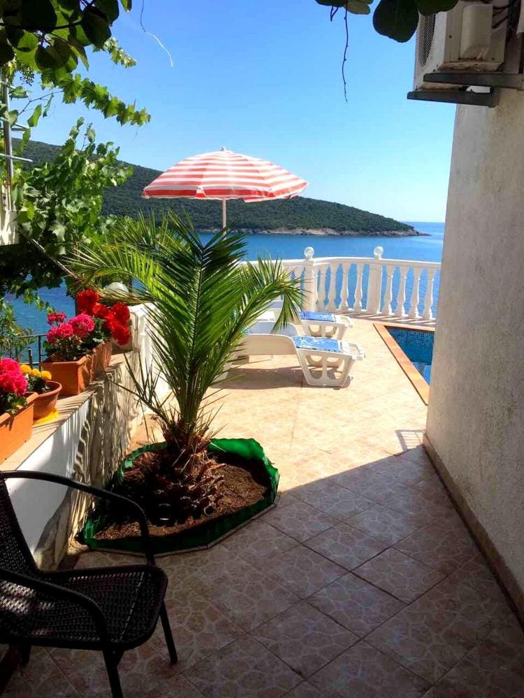 Charming 3-Bedroom Villa for Sale in Ulcinj - Kruce with Pool & Sea View — Montenegro