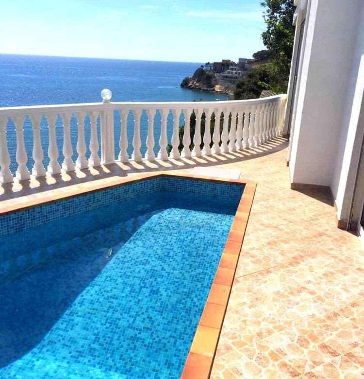 Charming 3-Bedroom Villa for Sale in Ulcinj - Kruce with Pool & Sea View — Montenegro