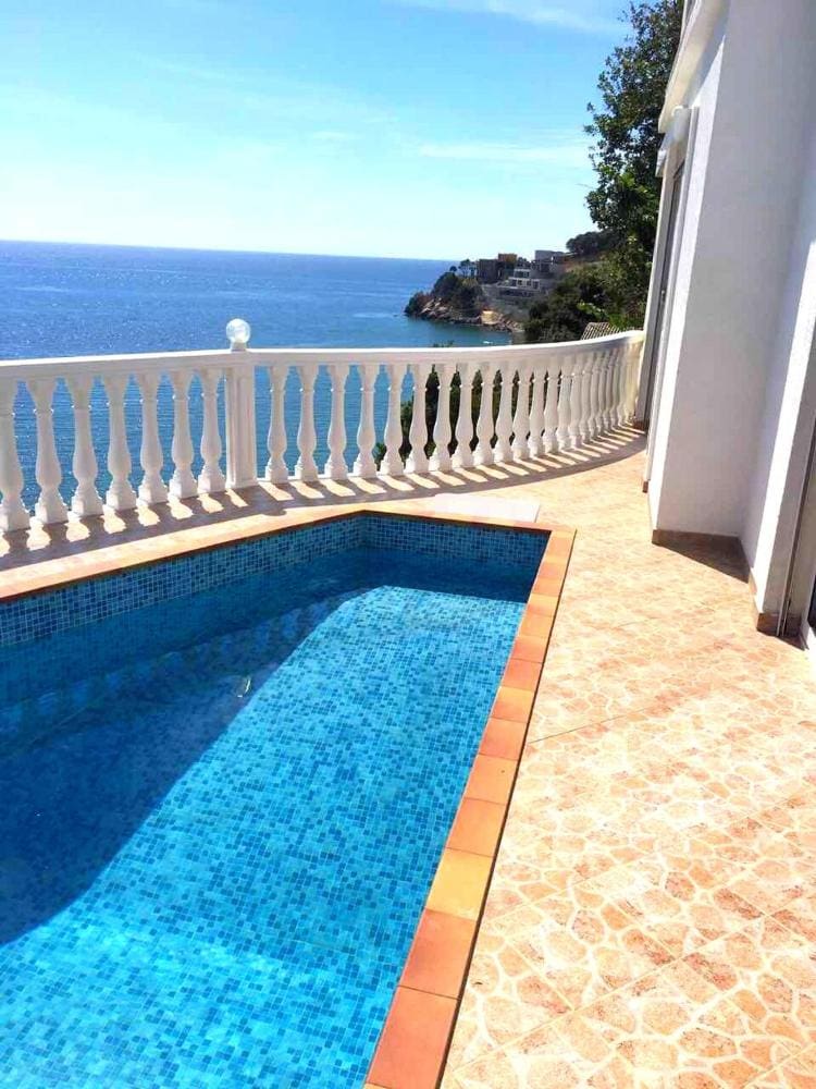 Charming 3-Bedroom Villa for Sale in Ulcinj - Kruce with Pool & Sea View — Montenegro