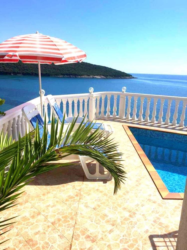 Charming 3-Bedroom Villa for Sale in Ulcinj - Kruce with Pool & Sea View — Montenegro