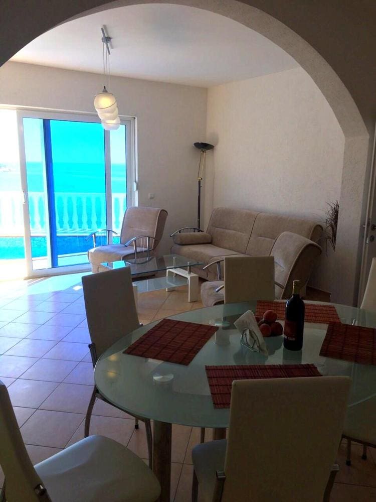 Charming 3-Bedroom Villa for Sale in Ulcinj - Kruce with Pool & Sea View — Montenegro