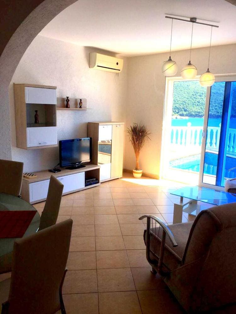 Charming 3-Bedroom Villa for Sale in Ulcinj - Kruce with Pool & Sea View — Montenegro
