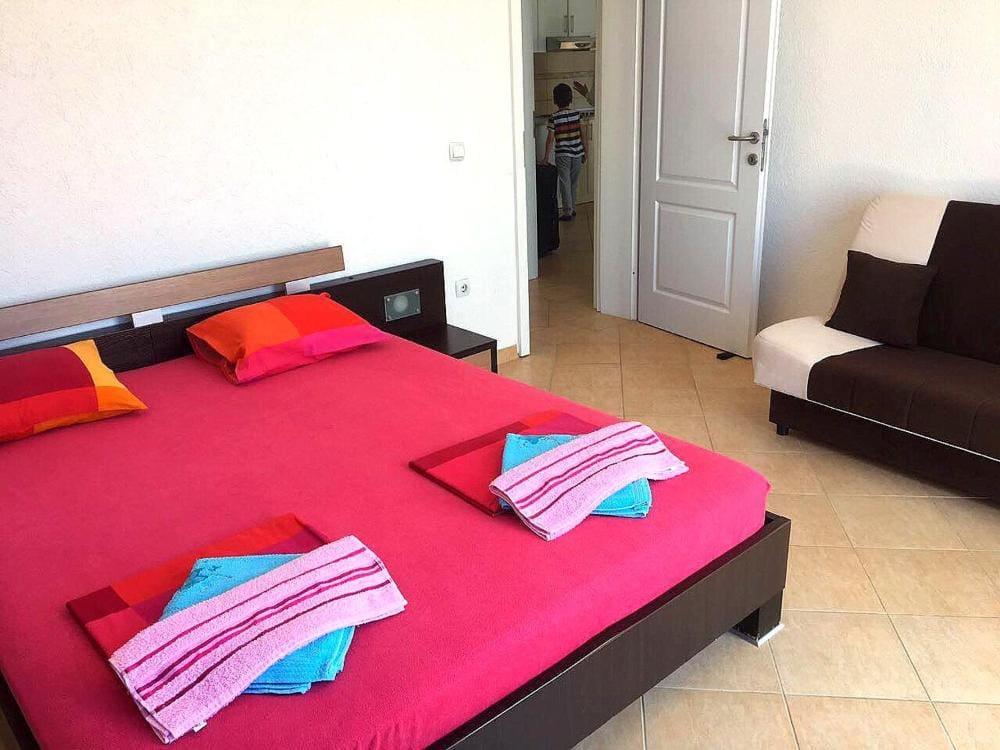 Charming 3-Bedroom Villa for Sale in Ulcinj - Kruce with Pool & Sea View — Montenegro