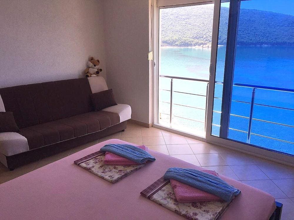 Charming 3-Bedroom Villa for Sale in Ulcinj - Kruce with Pool & Sea View — Montenegro
