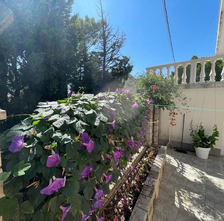 House Sutomore – Spacious Three-Level Home with Sea View, Garden & Garages — Montenegro