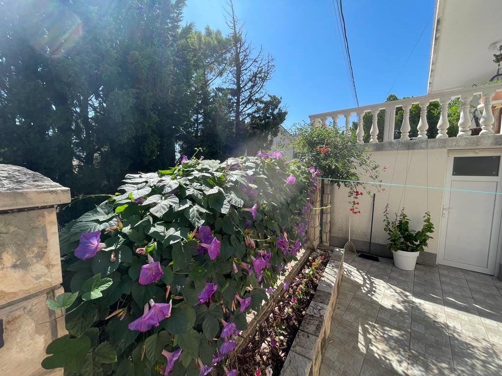 House Sutomore – Spacious Three-Level Home with Sea View, Garden & Garages — Montenegro