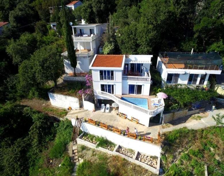 Charming 3-Bedroom Villa for Sale in Ulcinj - Kruce with Pool & Sea View — Montenegro