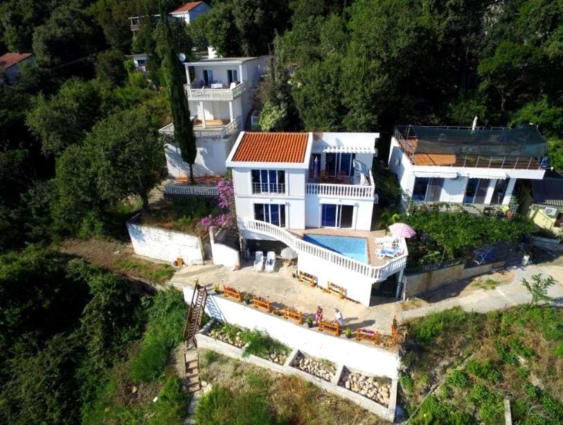 Charming 3-Bedroom Villa for Sale in Ulcinj - Kruce with Pool & Sea View — Montenegro