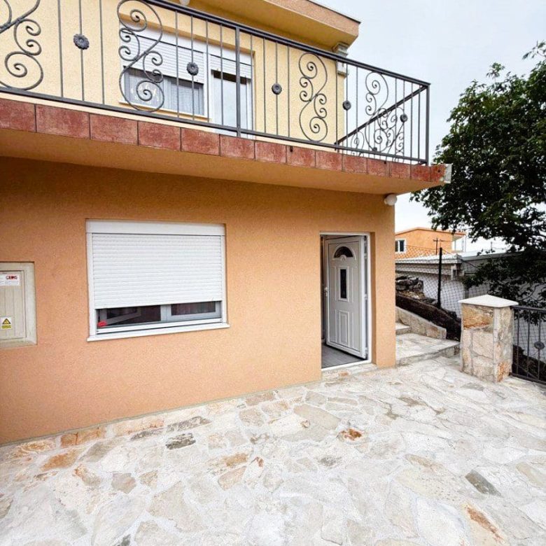 House with Sea View in Sutomore – 2‑Bed Renovated Gem — Montenegro