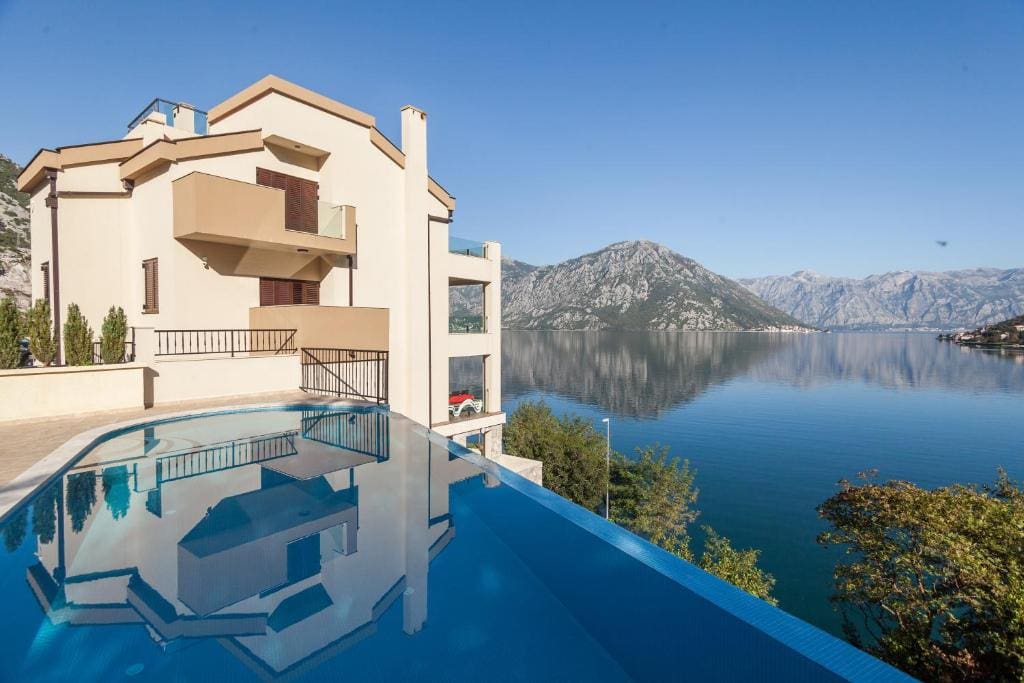 Mini Hotel Kotor Bay – Anahtar Teslim Deniz Manzaralı İşletme Satılık, Morinj — Karadağ