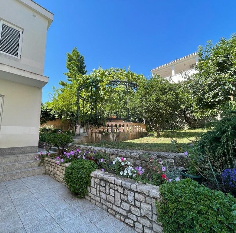 House Sutomore – Spacious Three-Level Home with Sea View, Garden & Garages — Montenegro