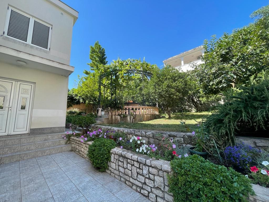 House Sutomore – Spacious Three-Level Home with Sea View, Garden & Garages — Montenegro