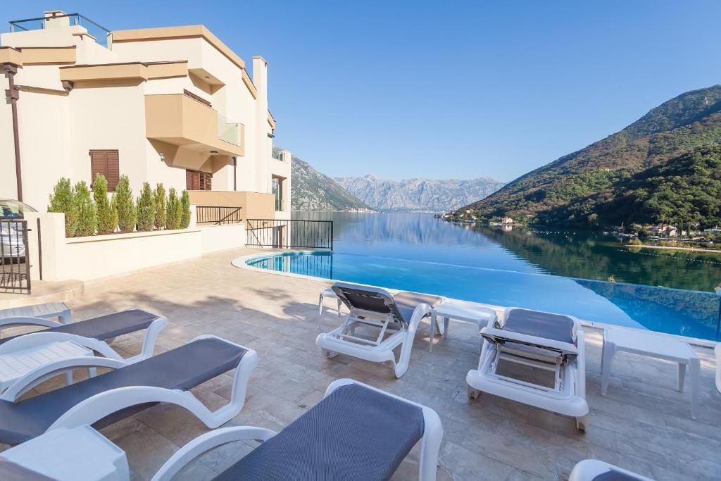 Mini Hotel Kotor Bay – Anahtar Teslim Deniz Manzaralı İşletme Satılık, Morinj — Karadağ