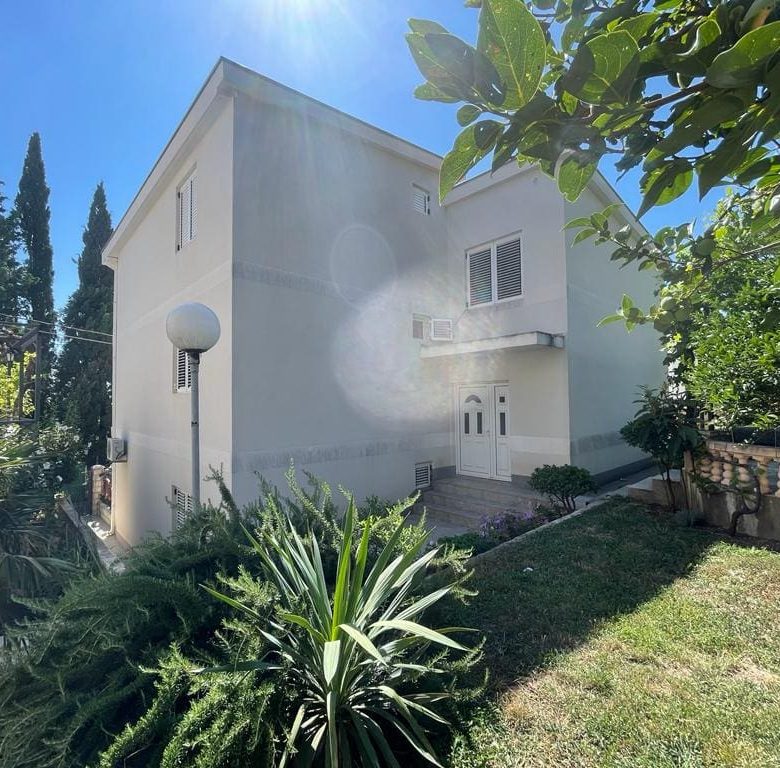 House Sutomore – Spacious Three-Level Home with Sea View, Garden & Garages — Montenegro