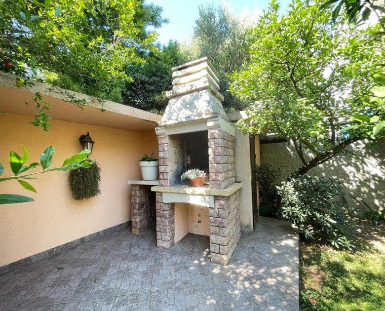 House Sutomore – Spacious Three-Level Home with Sea View, Garden & Garages — Montenegro