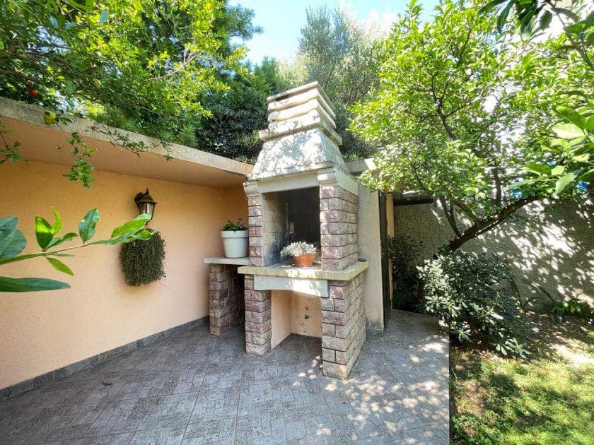 House Sutomore – Spacious Three-Level Home with Sea View, Garden & Garages — Montenegro