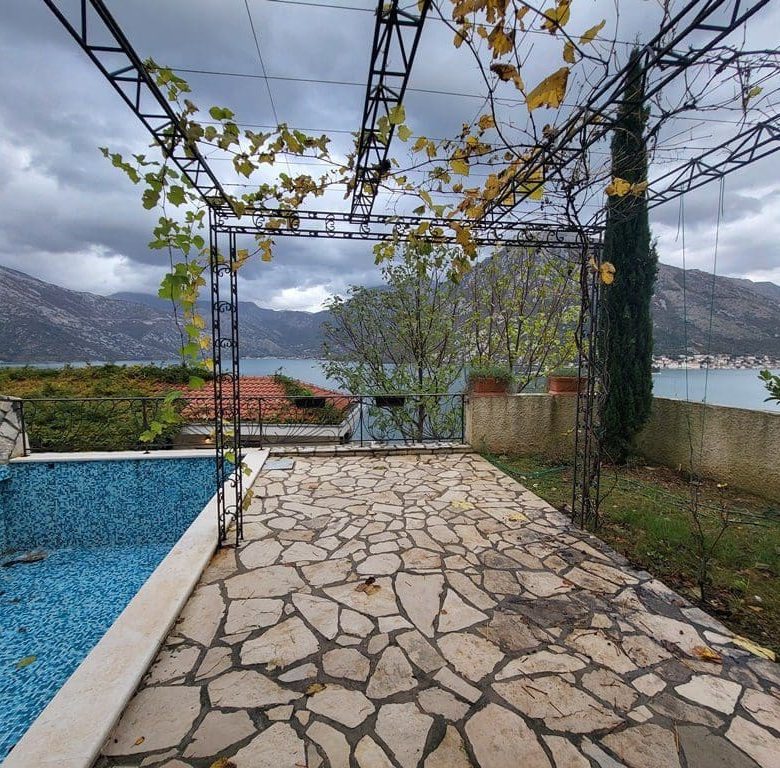 🏡 Luxury 3-Bedroom Apartment in Kostanjica Kotor – With Sea View & Private Beach — Montenegro