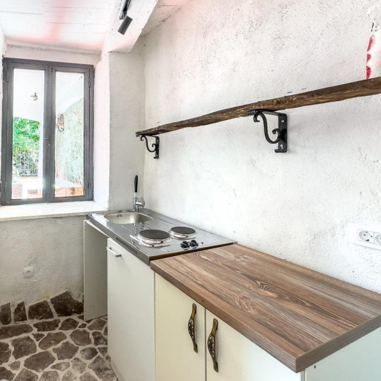 🏡 Stone House in Dobra Voda – 240m² with Stunning Views — Montenegro