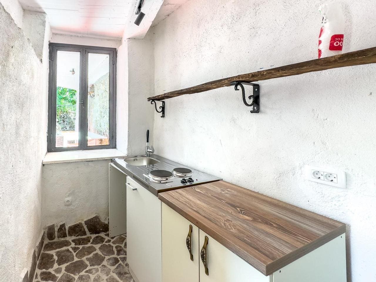 🏡 Stone House in Dobra Voda – 240m² with Stunning Views — Montenegro