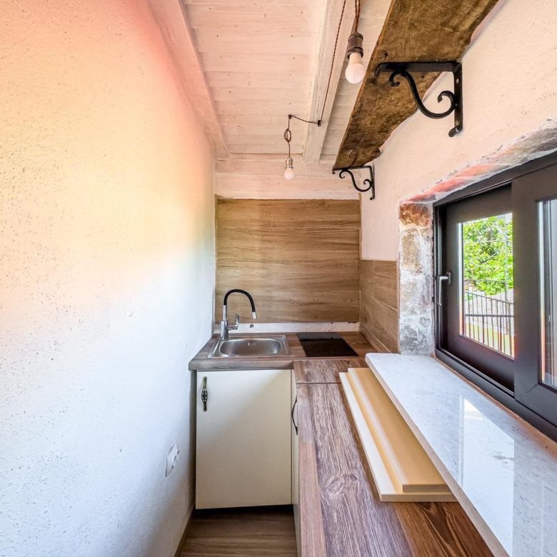 🏡 Stone House in Dobra Voda – 240m² with Stunning Views — Montenegro