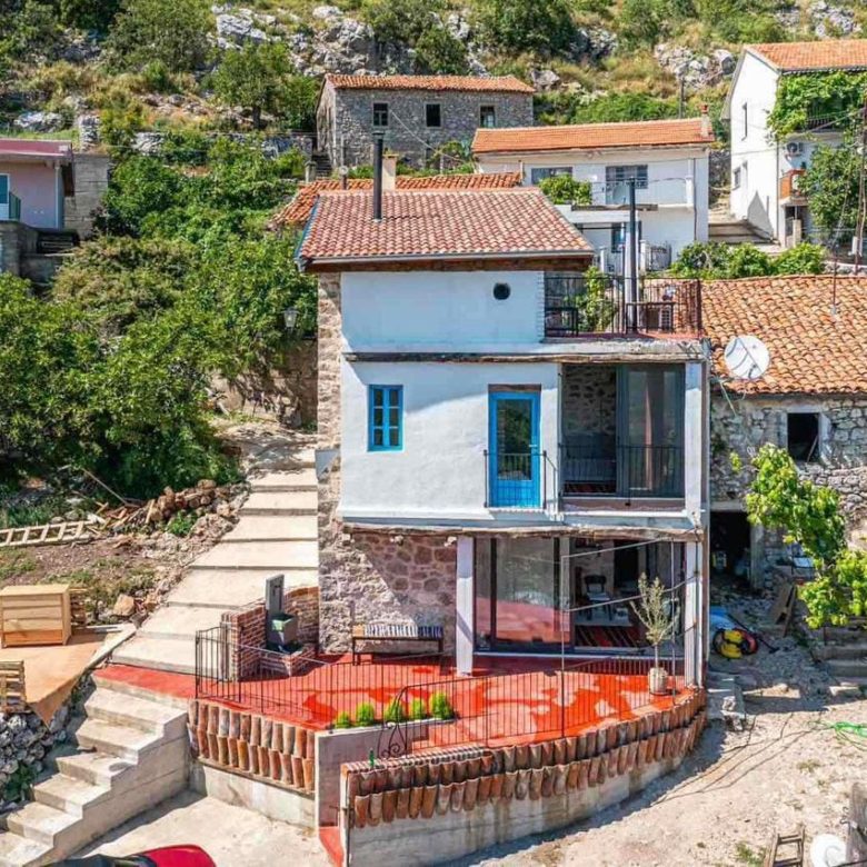 🏡 Stone House in Dobra Voda – 240m² with Stunning Views — Montenegro