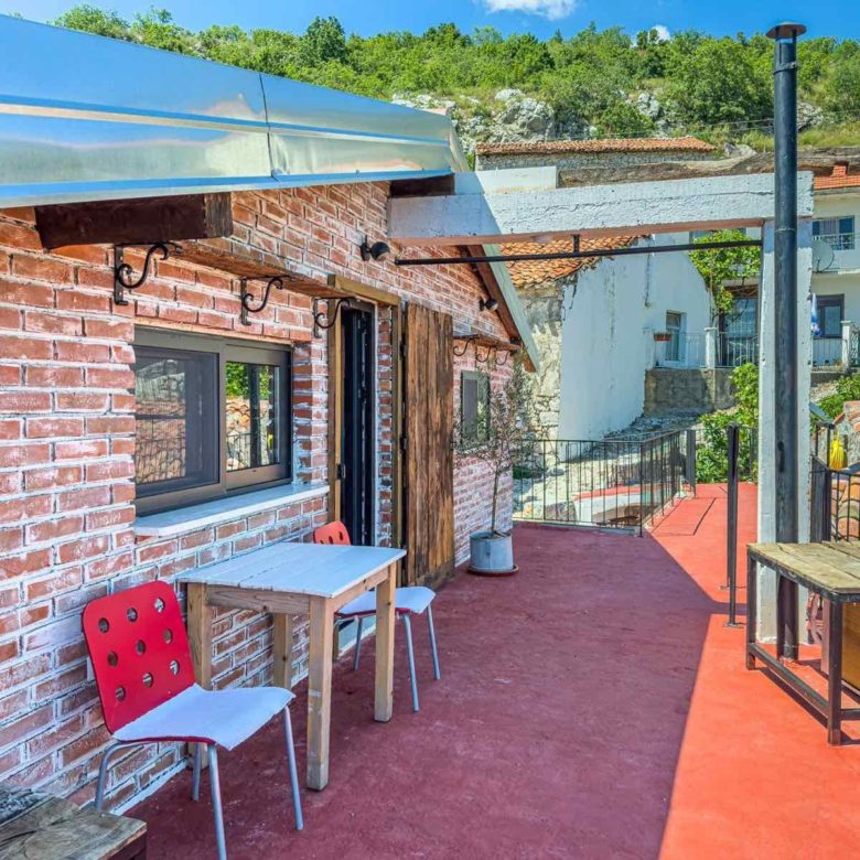🏡 Stone House in Dobra Voda – 240m² with Stunning Views — Montenegro