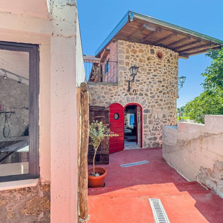 🏡 Stone House in Dobra Voda – 240m² with Stunning Views — Montenegro