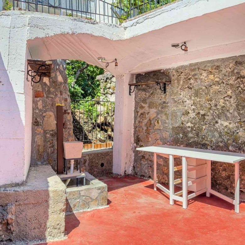 🏡 Stone House in Dobra Voda – 240m² with Stunning Views — Montenegro