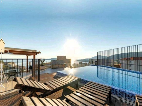 Rafailovici Penthouse With Sea View