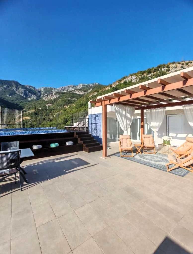 Rafailovici Penthouse with Sea View – 149 m², Rooftop Pool & Terrace — Montenegro