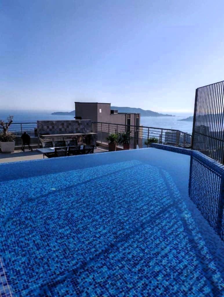 Rafailovici Penthouse with Sea View – 149 m², Rooftop Pool & Terrace — Montenegro