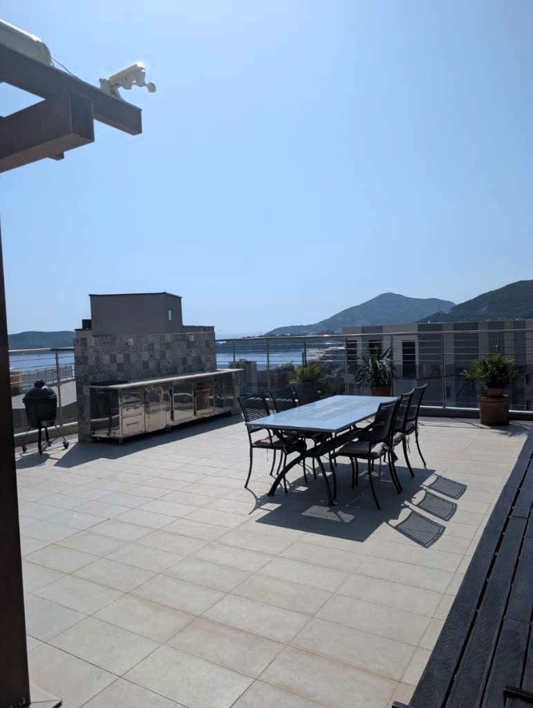 Rafailovici Penthouse with Sea View – 149 m², Rooftop Pool & Terrace — Montenegro