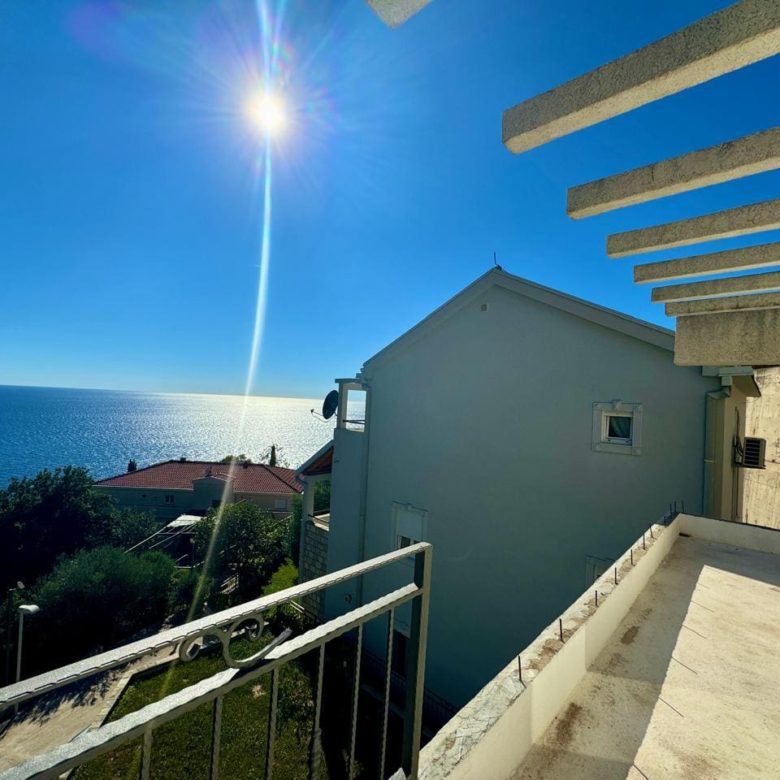Townhouse with Sea View in Perazića Do – 250 m², 4 Bedrooms