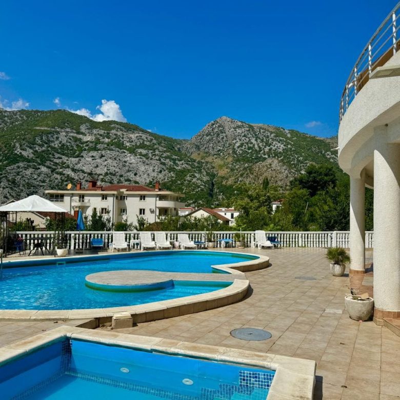 Risan Duplex Apartment – 130 m², Sea View & Pool