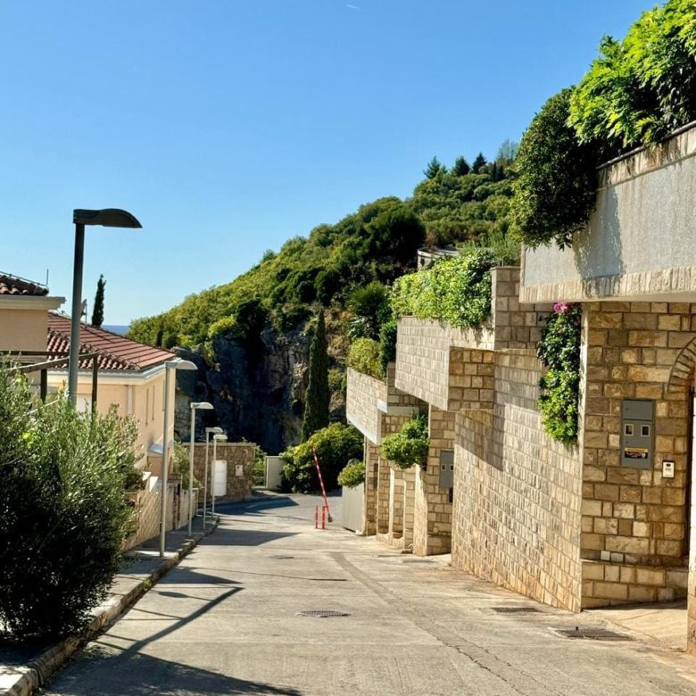 Townhouse with Sea View in Perazića Do – 250 m², 4 Bedrooms — Montenegro