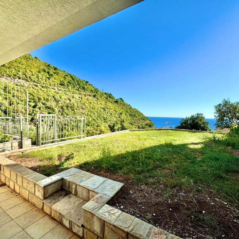 Risan Duplex Apartment – 130 m², Sea View & Pool — Montenegro