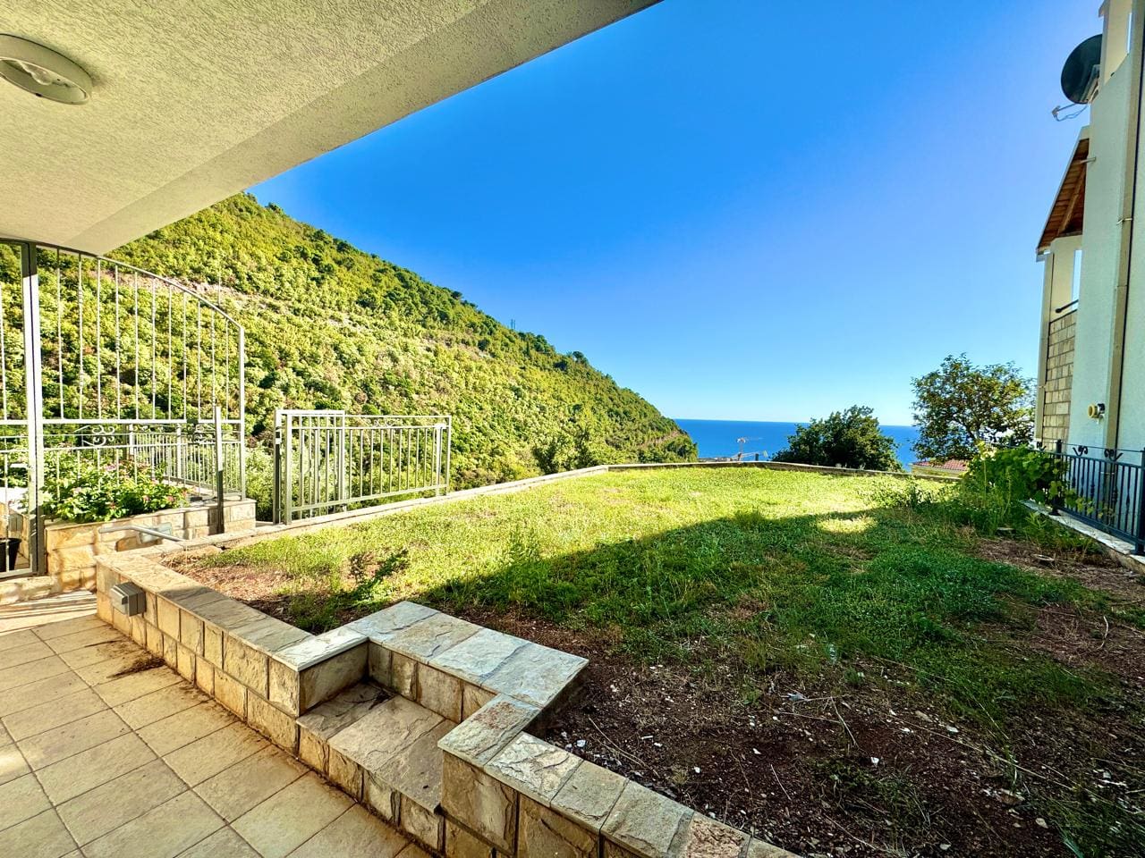 Risan Duplex Apartment – 130 m², Sea View & Pool — Montenegro